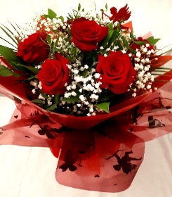 6 Roses, Gyps and foliage, red box Aquapak