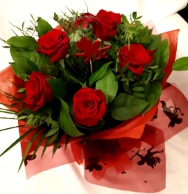 6 Roses and foliage, red box Aquapak